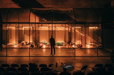 70. hooaja lõpetab puudutav koguperelavastus