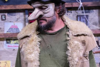 Pühapäeval esietendub maskide ja rütmidega röövlimürgel