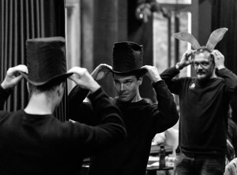 Sel pühapäeval esietendub Ivar Põllu uuslavastus „Alice Imedemaalt” 